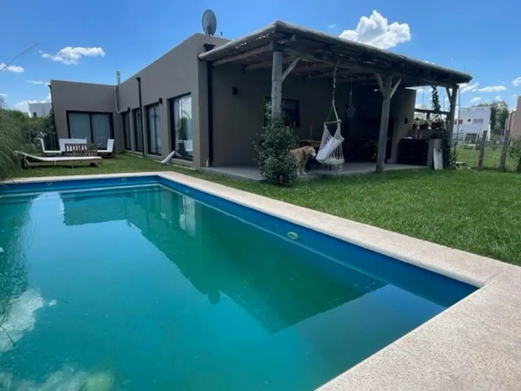 Casa en Alquiler en La Cañada - Los Arces - 3 dormitorios