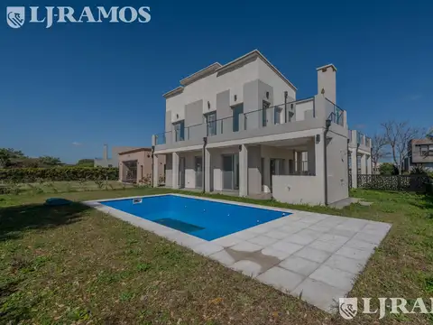 Casa 7 ambientes con 5 baños