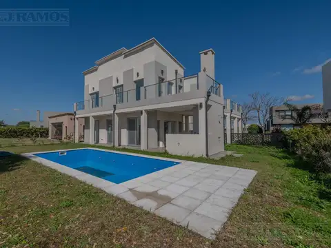 Casa 7 ambientes con 5 baños