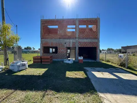 Casa 4 ambientes con 3 baños
