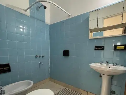 Mono ambiente amplio con balcón Luminoso