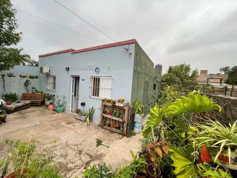 CASA DE 2 DORMITORIOS Y PATIO  SANTO TOME