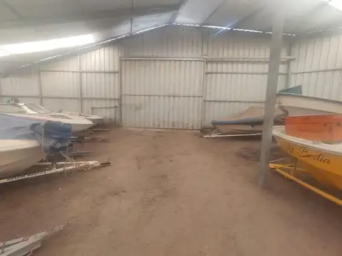 VENTA GUARDERIA DE LANCHAS con Bajada Directa al Río