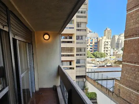 Av Colon 800