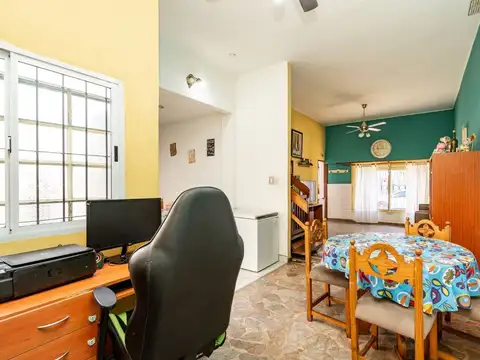 Casa 4 ambientes con 2 baños