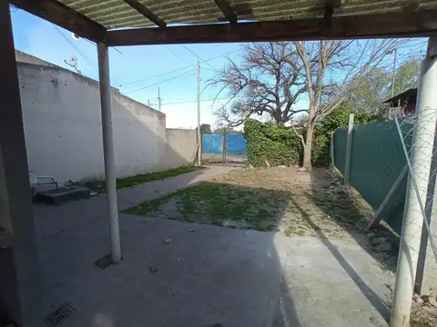 Duplex un dormitorio, entrada de auto y amplio espacio libre