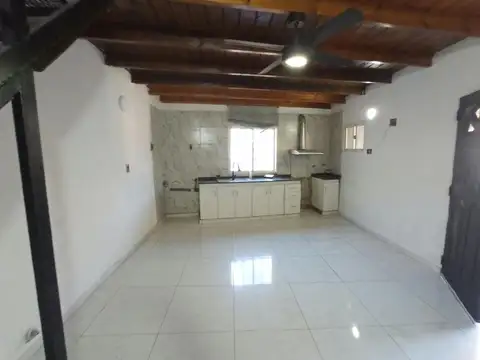Casa en Alquiler con 3 cocheras