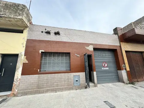 Venta de deposito en Pompeya