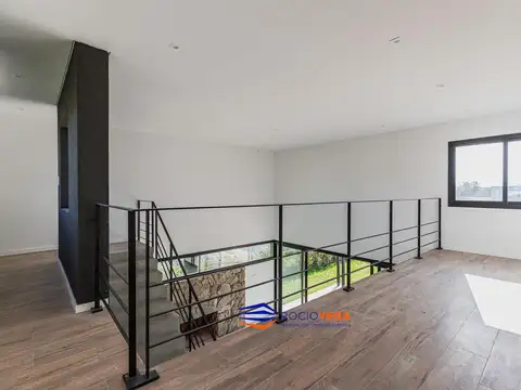 Casa en Alquiler con 2 cocheras