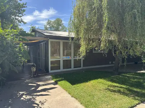 CASA CON PARQUE Y PISCINA LIMITE FUNES Y ROLDAN