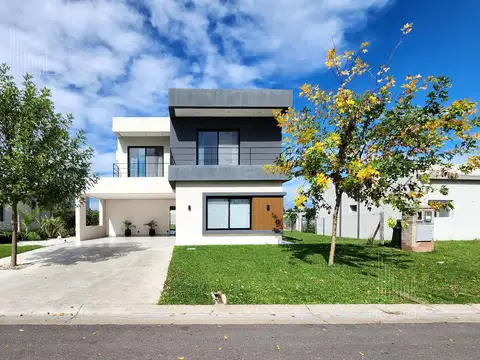 Casa en venta en Pilar del Este 6 ambientes con pileta