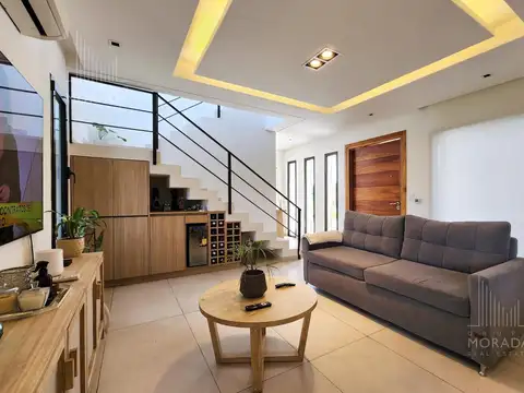 Casa 6 ambientes con 4 baños