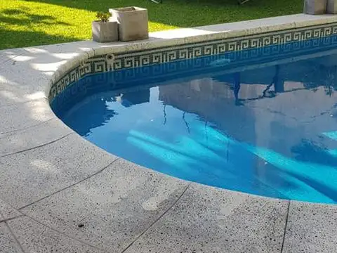 Casa 6 ambientes con 2 baños