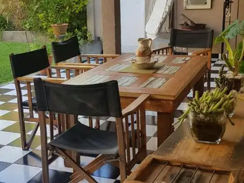 Casa en Venta con 2 cocheras