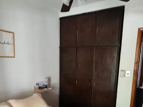 VENTA CASA 4 AMBIENTES CON JARDÍN