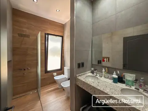 Venta Casa 4 Dormitorios Kentucky Club de Campo