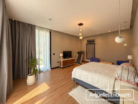 Casa 5 ambientes con 3 baños