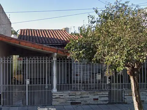 VENTA CASA TIPO CHALET, QUINCHO, PILETA Y GARAGE