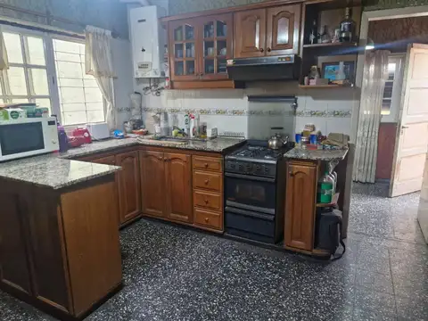 Esteban Echeverría 1000