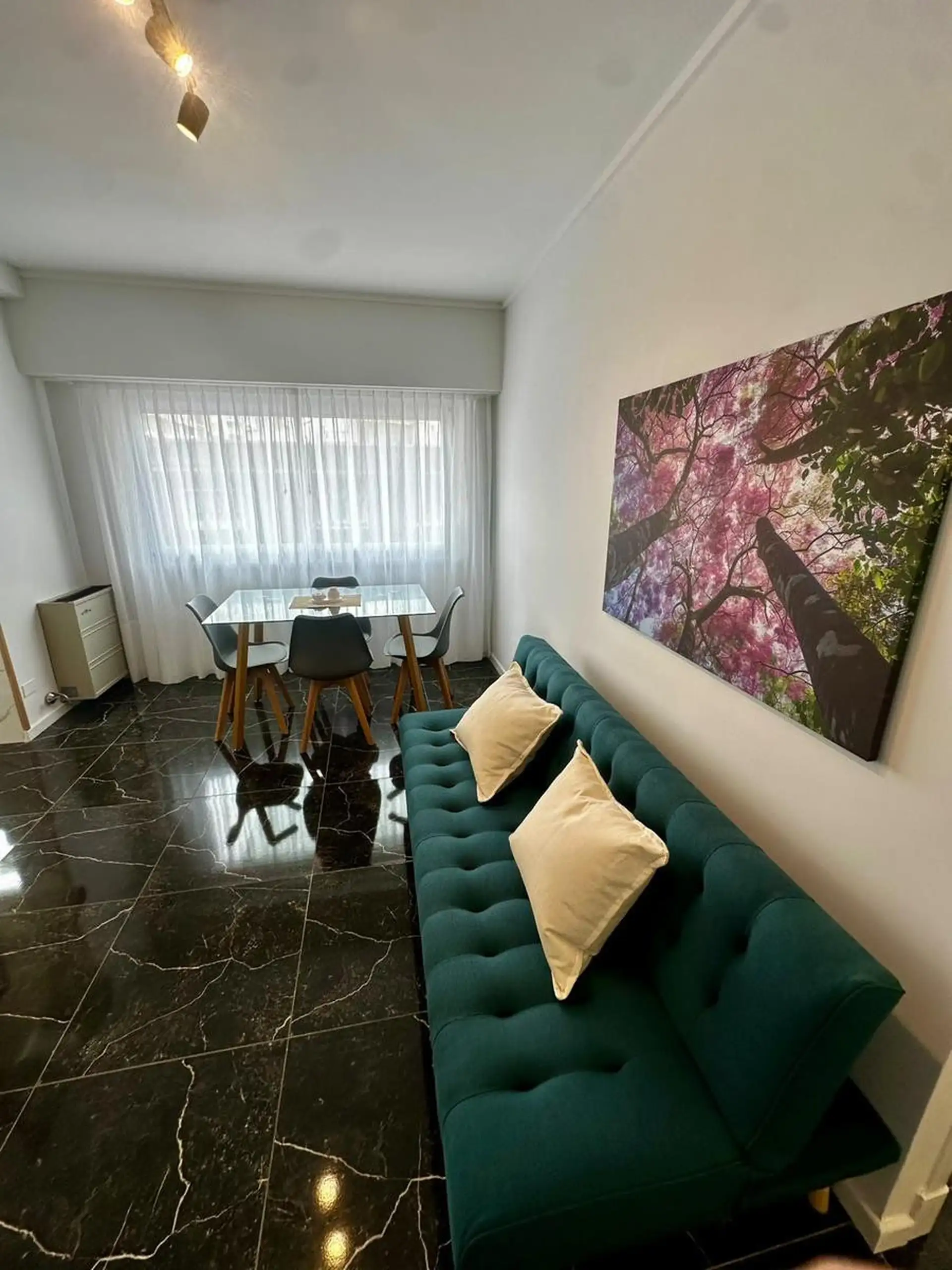 Venta de departamento - 3 ambientes - Con dependencia - A la calle - Centro