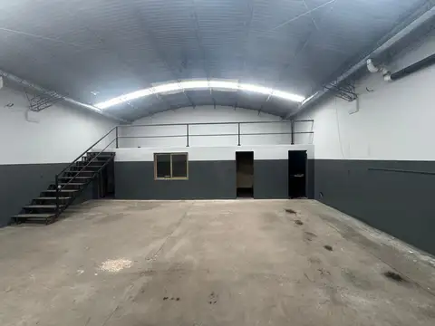 Galpón sobre lote de 10x40