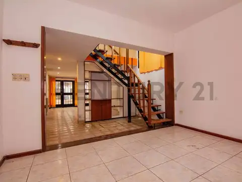 Venta | Casa de 4 Dormitorios con cochera, patio y terraza | Barrio Parque, Rosa