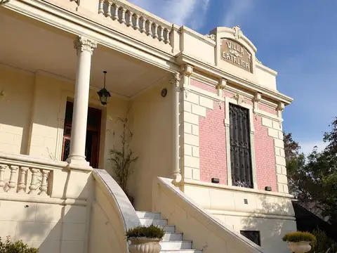 Casa en Venta con 3 cocheras