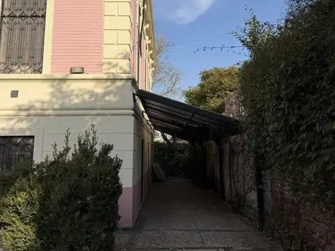 Venta Casa Histórica de 5 Dormitorios en Alberdi