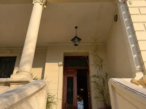 Casa 10 ambientes con 3 baños