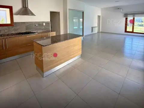 Casa en Alquiler de 4 dormitorios