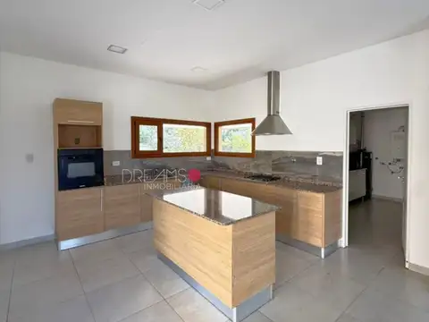Casa en Alquiler en Neuquen, USD 3.500
