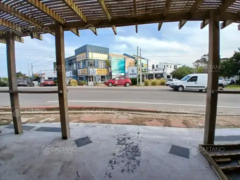 Local en alquiler anual sobre ruta 10, La Barra.