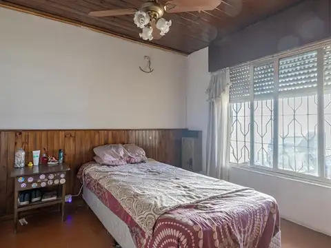 CASA 4 AMB HURLINGHAM CON PARQUE Y PILETA