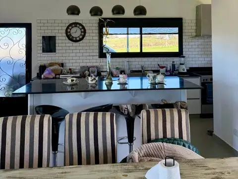 Casa 5 ambientes con 2 baños