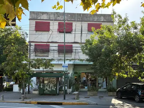 LOCALES CON VIVIENDA IMPORTANTE ESQUINA LOMAS DE SAN ISIDRO