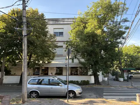 LOCALES CON VIVIENDA IMPORTANTE ESQUINA LOMAS DE SAN ISIDRO