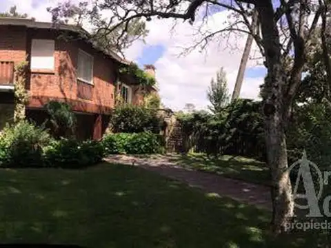 Casa en Punta del Este. Zona colegios, club y clinicas salud