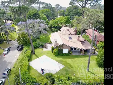 Casa 6 ambientes con 5 baños