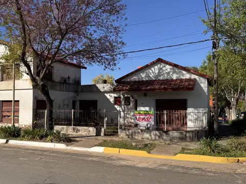Casa 5 ambientes con 2 baños