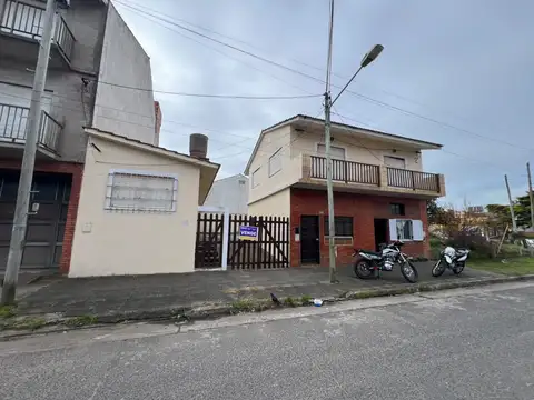 Chalet en PB + 3 dptos en block! A 1 cuadra del mar! 50 nº 121 (120446)