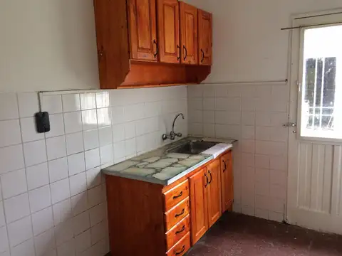Casa 3 ambientes con 1 baño
