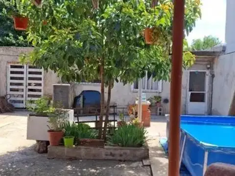 Casa en venta - 7 Dormitorios 4 Baños - Cocheras - 400Mts2 - Lisandro Olmos