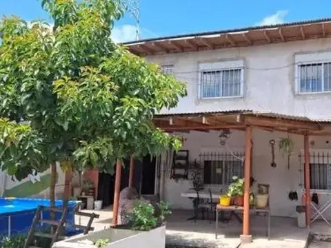 Casa en venta - 7 Dormitorios 4 Baños - Cocheras - 400Mts2 - Lisandro Olmos
