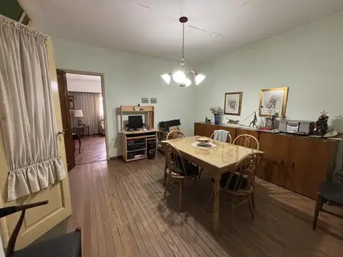 Casa 5 ambientes con 2 baños