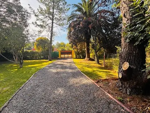 Casa en Venta con 3 cocheras