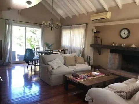 Casa en Alquiler con cochera