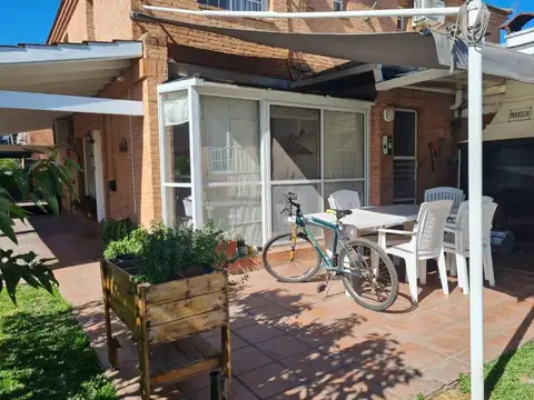 Casa en Venta con 4 cocheras