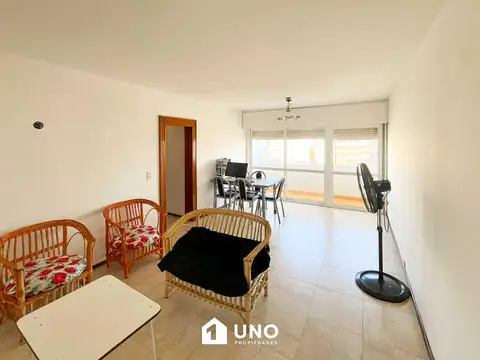 Corrientes y Urquiza - Dpto de 2 Dormitorios Externo.