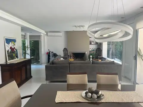 Casa 6 ambientes con 4 baños
