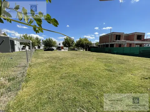 Venta lote 25 x 32 Puertos del Lago Barrio Acacias